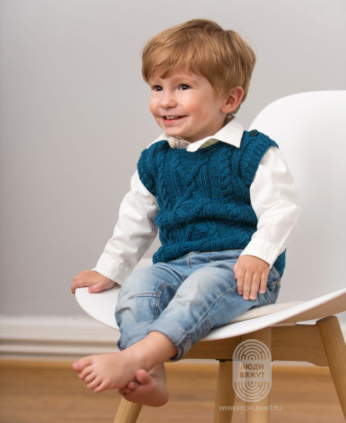 Прилегающий жилет с круглой кокеткой, схема вязания на сайте Люди Вяжут