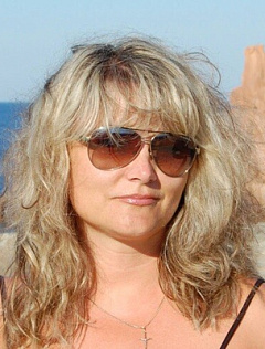 Злата Попова 